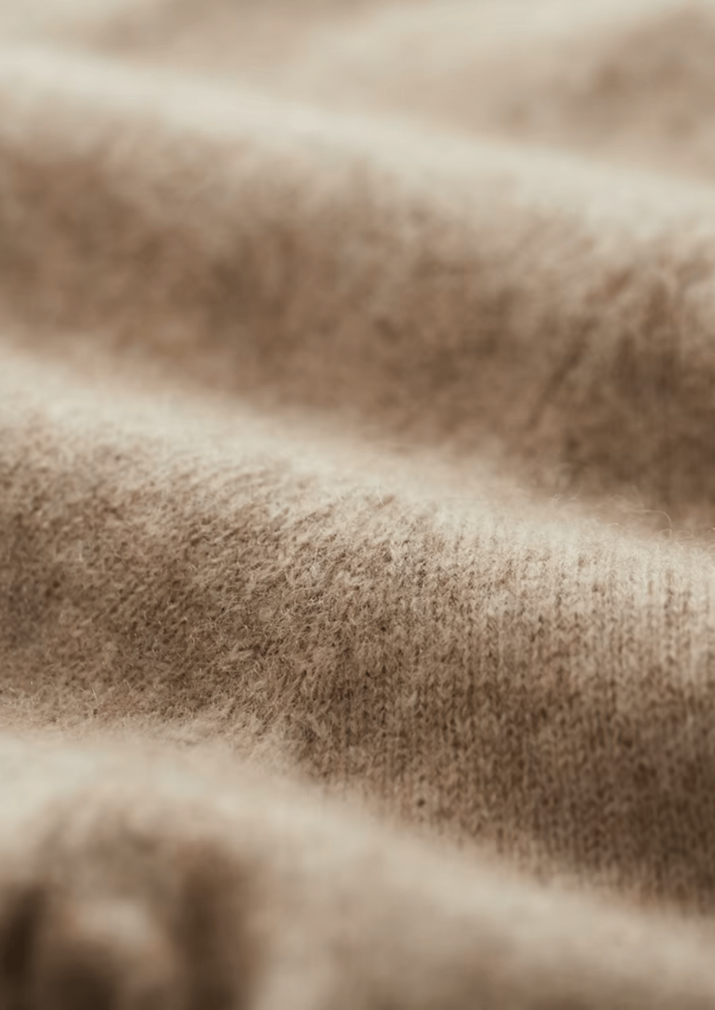 PURE EXTRA - FINE MERINO WOOL CLASSIC V - NECK SWEATER - Derada