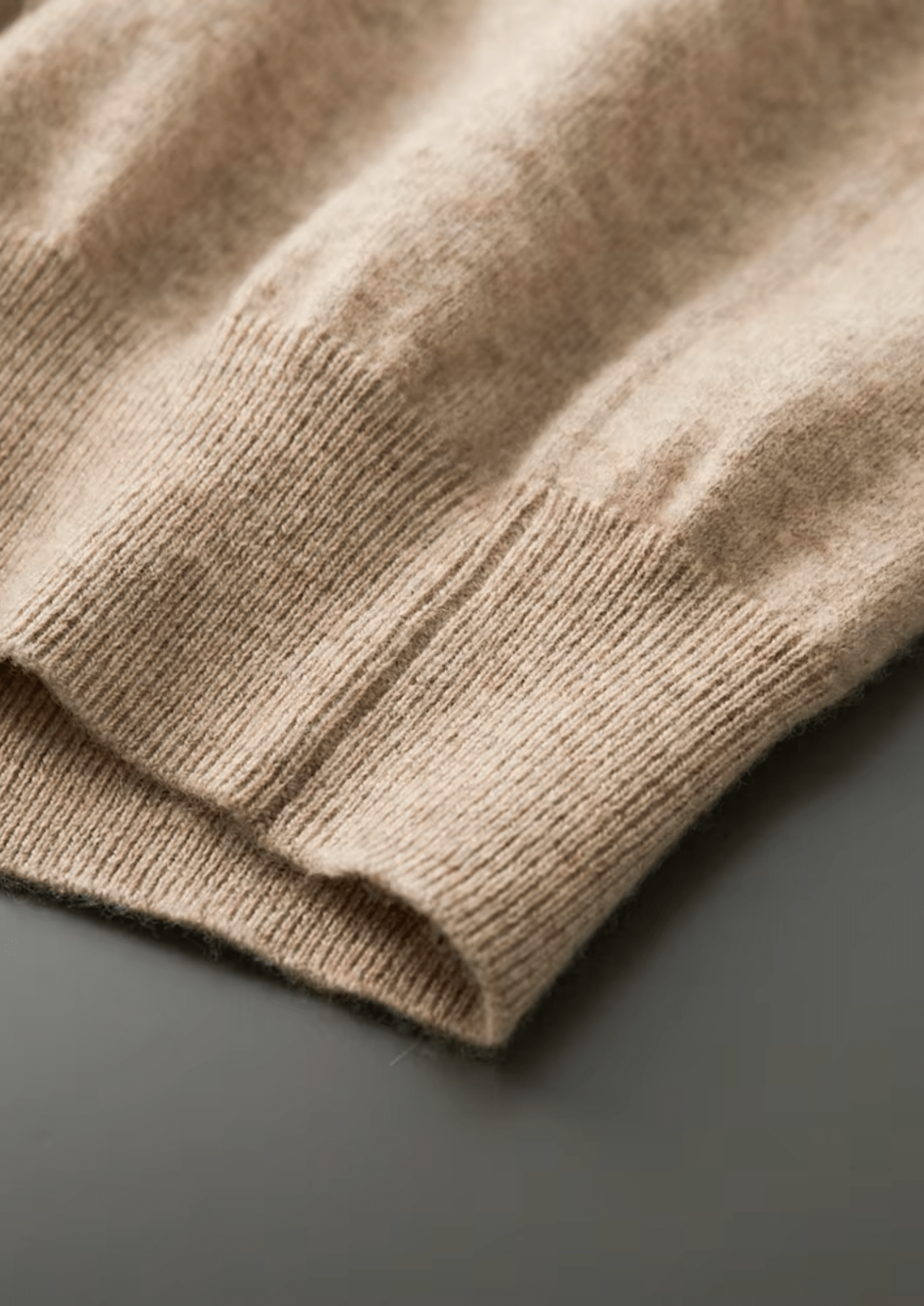 PURE EXTRA - FINE MERINO WOOL CLASSIC V - NECK SWEATER - Derada