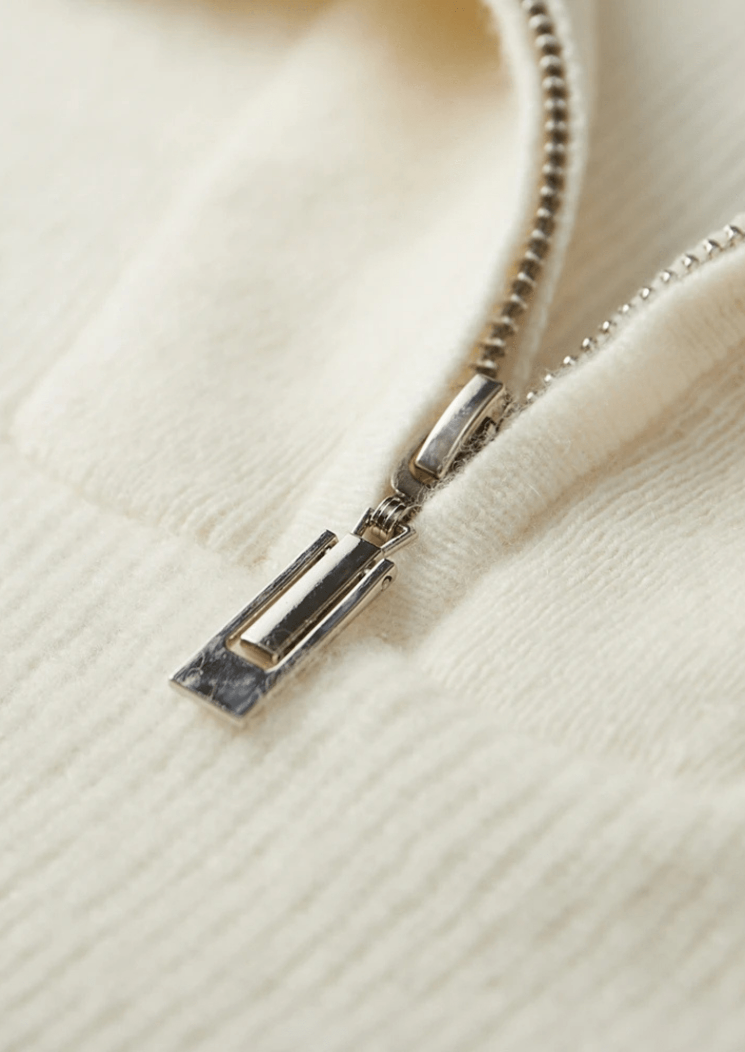 PREMIUM CASHMERE RIBBED HALF - ZIP SWEATER - Derada