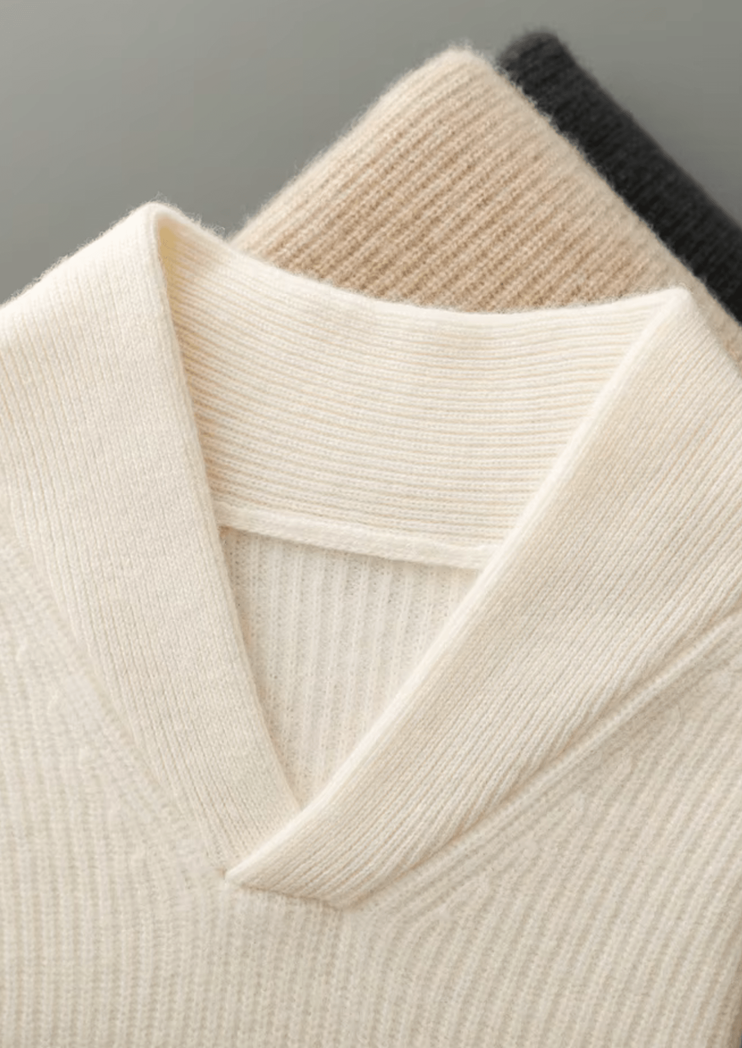 PREMIUM CASHMERE RIBBED V - NECK SWEATER - Derada