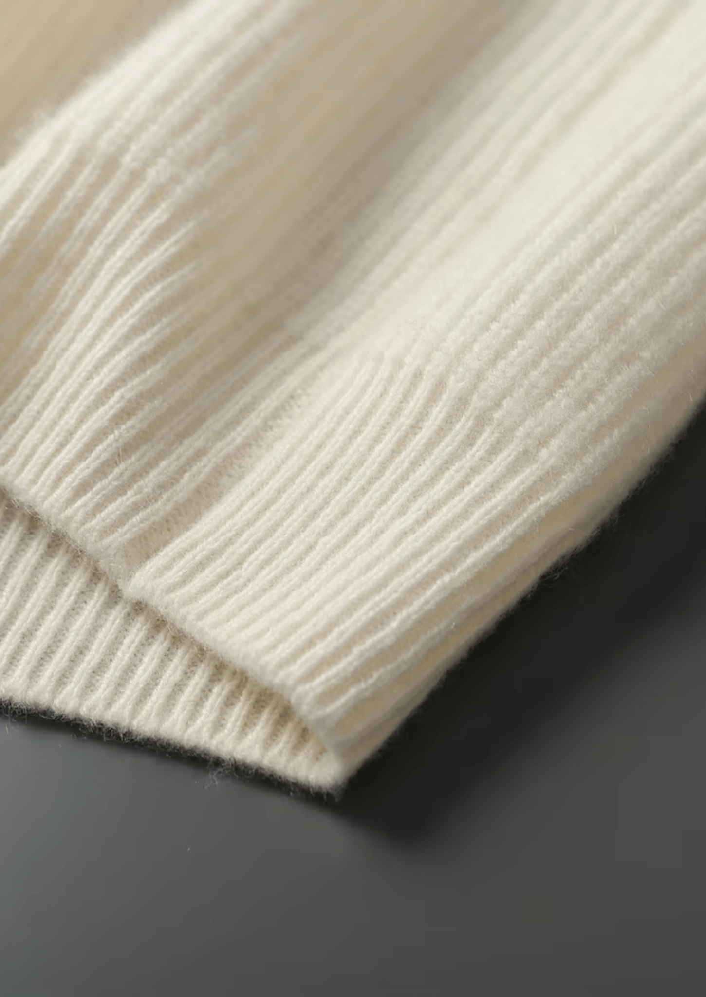 PREMIUM CASHMERE RIBBED V - NECK SWEATER - Derada